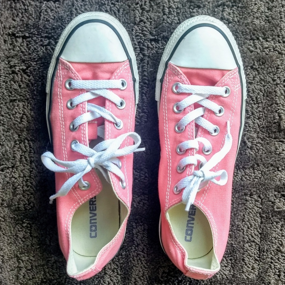Coral pinky Converse